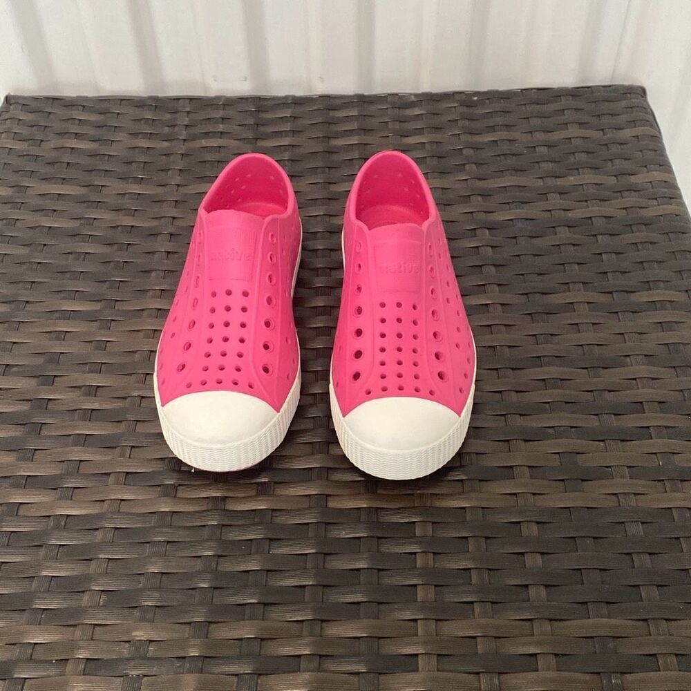 Native Jefferson shoes, junior size 1￼